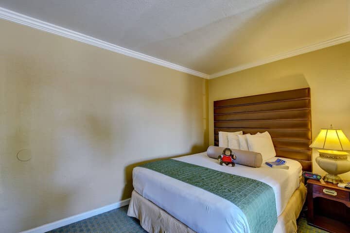 Room 2 of 44
